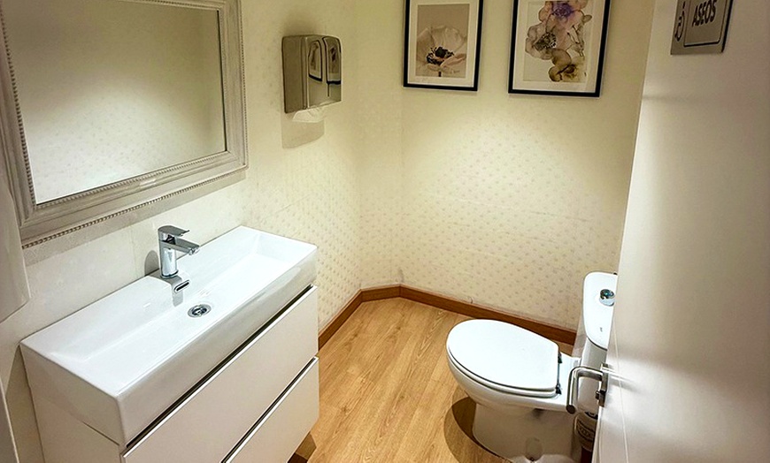 Image 5: Tratamiento facial con peeling químico y mascarilla hidratante para 1