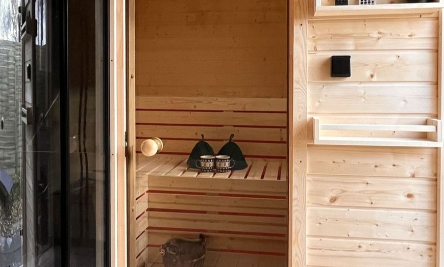 Image 3: Relaksacyjny pakiet dla dwojga z kąpielą leśną i sauną