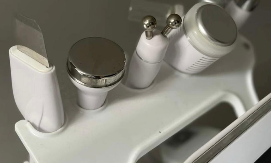 Image 3: Hidrafacial con aparatología