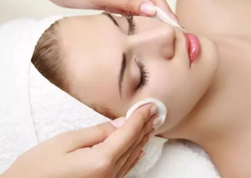 60 Min Japanese Head Spa Scalp Treatment — Scalp Cleanse, Hair Wash, Massage & Aromatherapy (Up to 40% Off)! - Second Medium