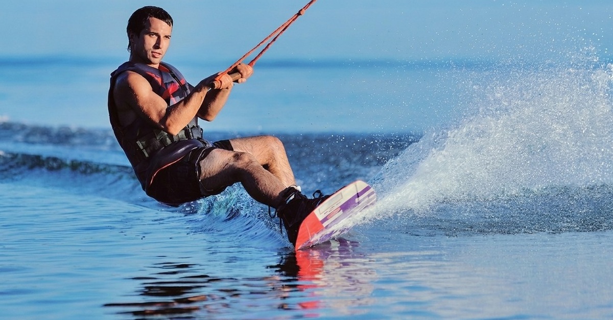 Experience Thrilling Wakeboarding Or Scenic Parasailing In Dubai Experience Thrilling Wakeboarding Or Scenic Parasailing In Dubai