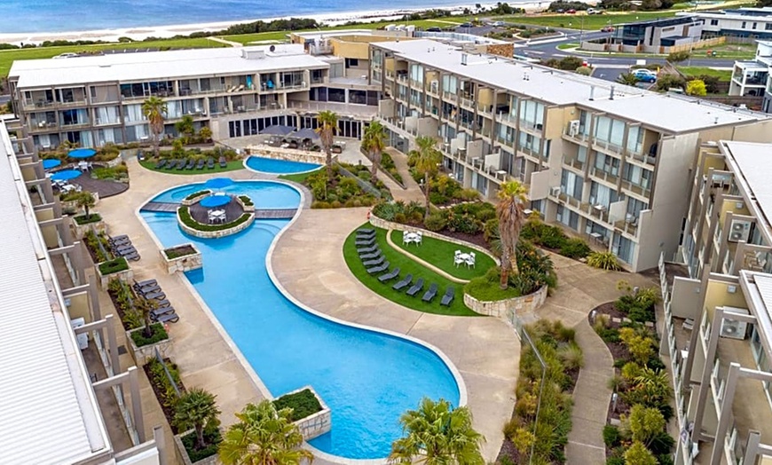 Image 11: Torquay: Pool View Stay for 2 + Welcome Drink at Wyndham Resort