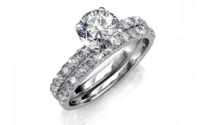 Anello Eternity con cristalli