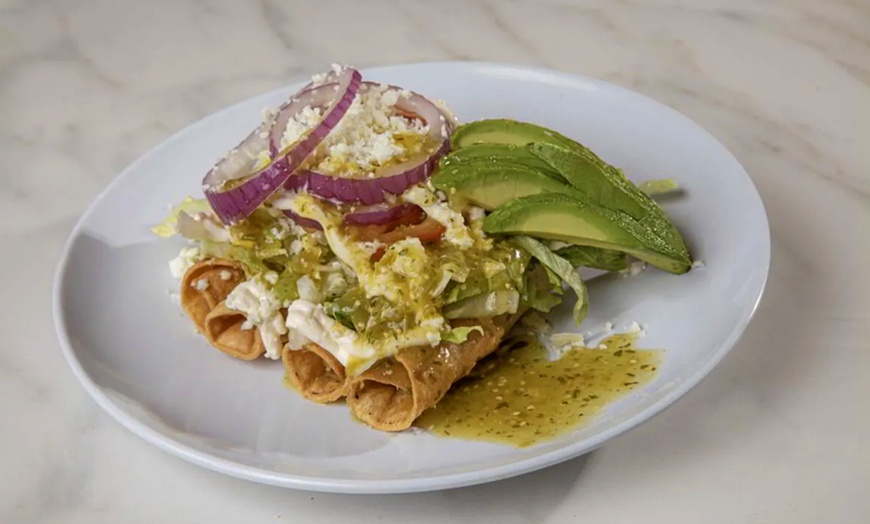Image 2: Dine & Delight: $15 or $30 Toward Food and Drinks at Casa El Desayuno