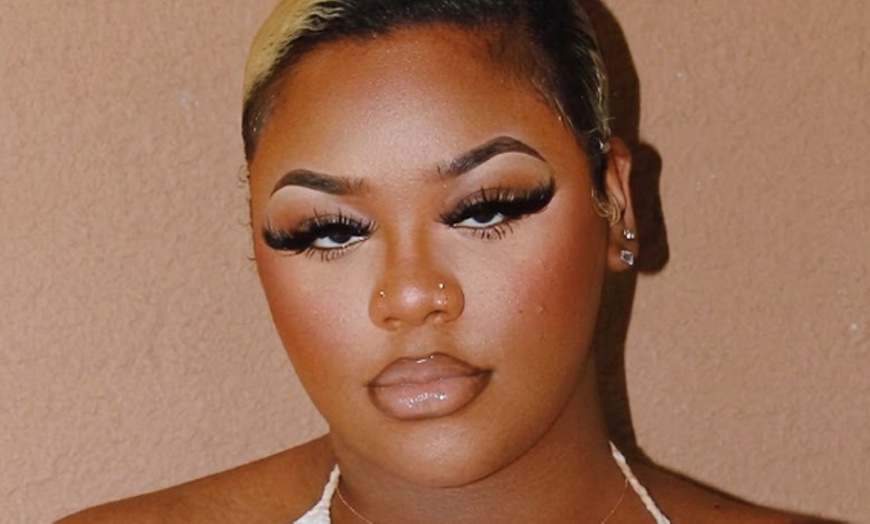 Image 7: Full Set of Classic, Light Volume, or Full Volume Eyelash Extensions 