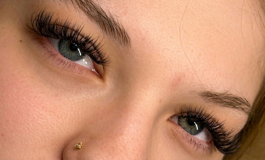 Image 3: Luxury Classic or Hybrid Lash Extensions with Optional 2-Week Fill