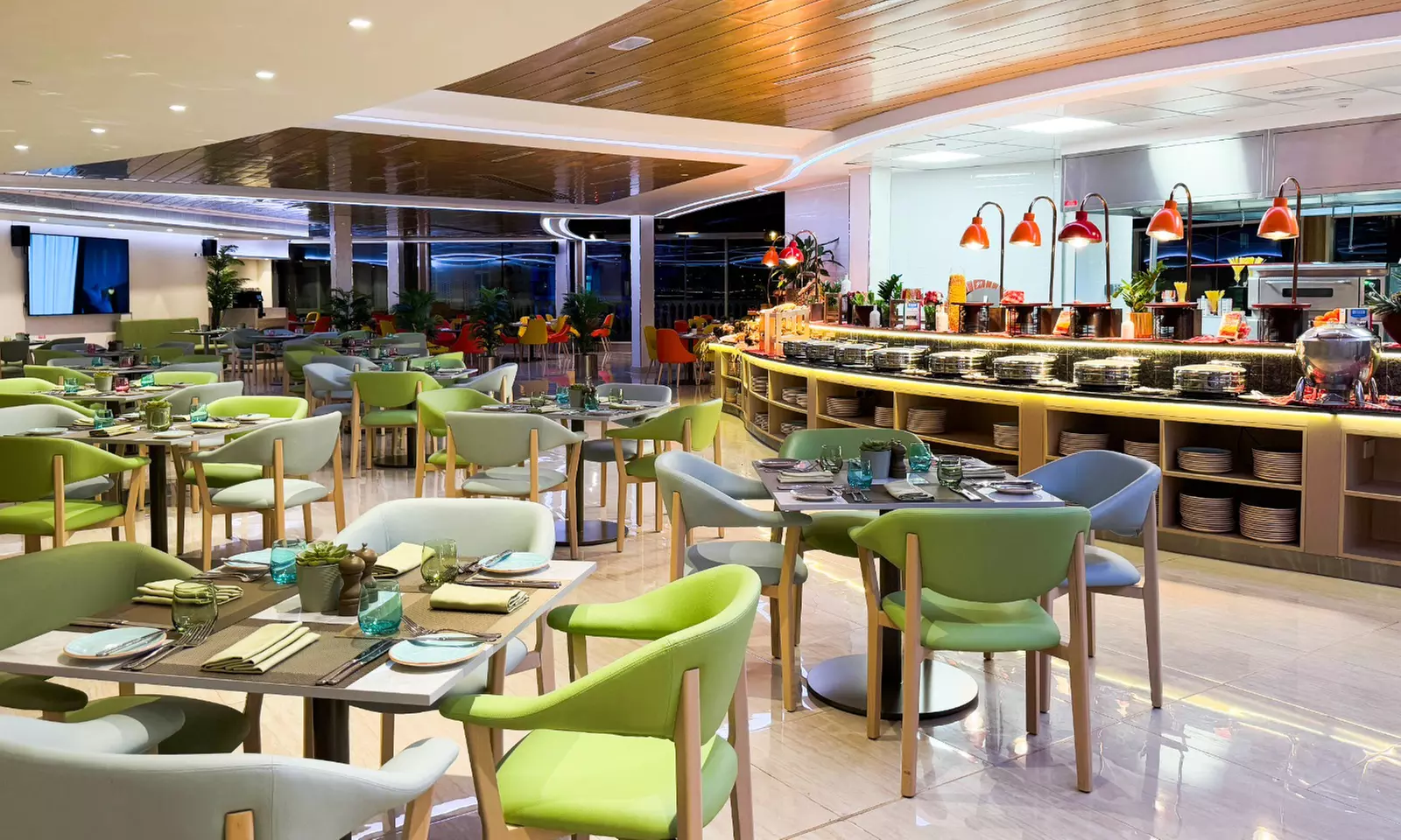 Enjoy 5* International, Italian, Mediterranean, or Seafood Theme Night