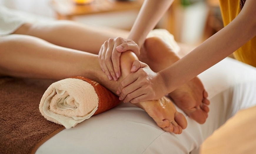 Image 2: Massages and Deep Cleansing Facial