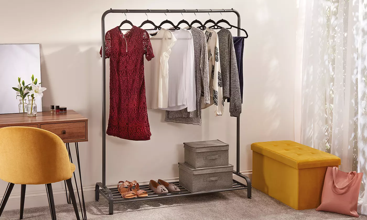 Porte vêtement avec étagère inférieure pour le rangement des chaussures - Primary Image