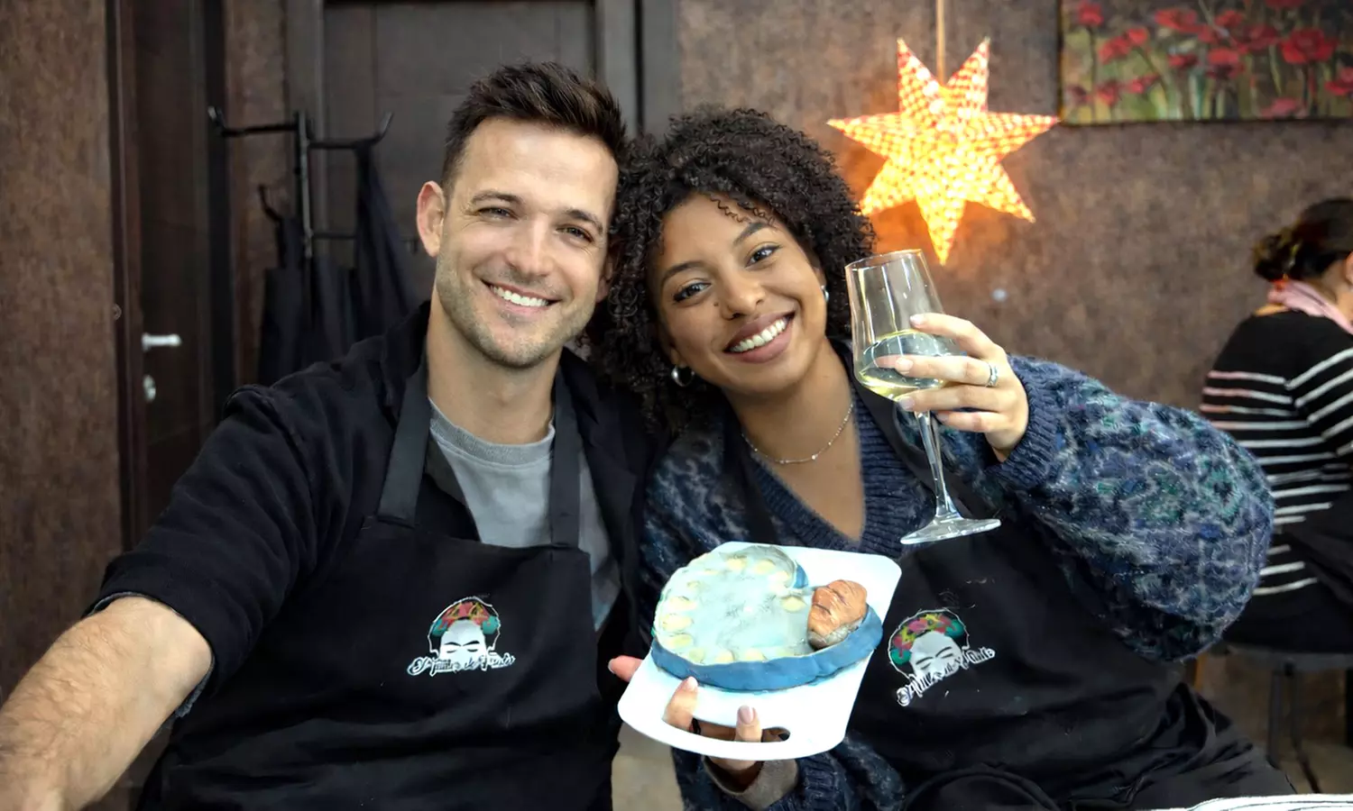 Sesión de 2,5 h de cerámica creativa con vino ilimitado para 1 persona