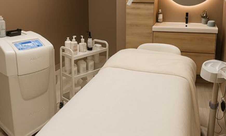Image 3: Get Smooth Skin: One, Three or Five Brazilian or Bikini Wax Sessions
