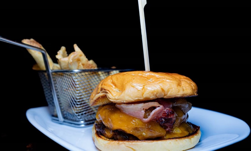 Image 13: Menú con hamburguesa o entrecot en tres ubicaciones a elegir