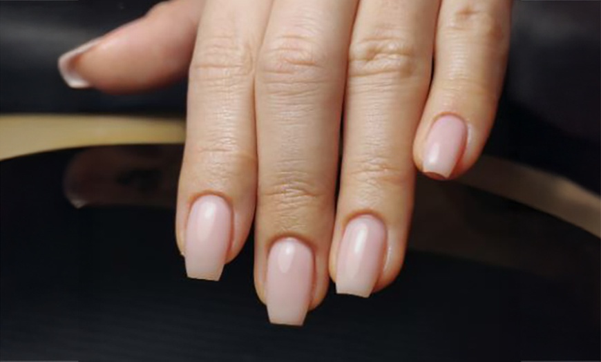 Image 3: 1 sesión de manicura, pedicura, ambas o uñas acrílicas para 1 persona