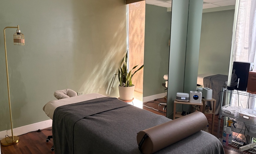 Image 1: 60 Minute Swedish or Therapeutic Massage with Aromatherapy, Hot Towels