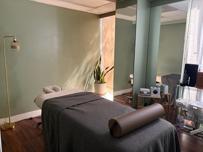 60min Swedish or Therapeutic Massage with Aromatherapy & Hot Towels - Sage Moon Wellness
