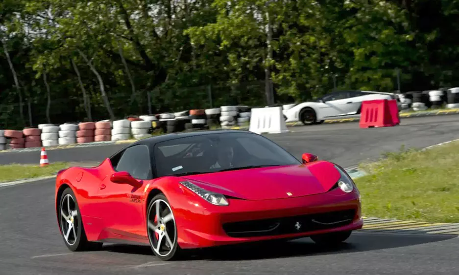 Jazda dla dzieci i młodzieży jako pasażer super auta – wiele torów