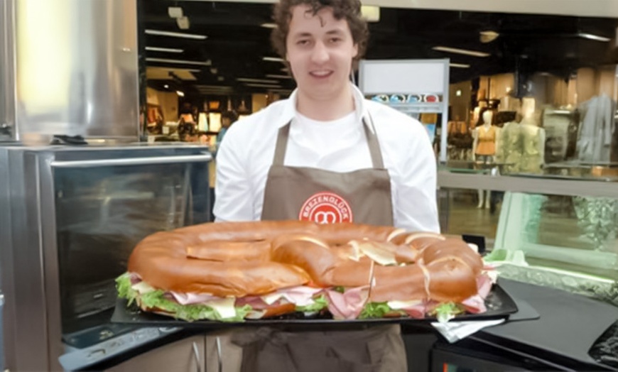 Image 2: 1 oder 2x herzhafte Breze inkl. Getränk oder Maxibreze nach Wahl