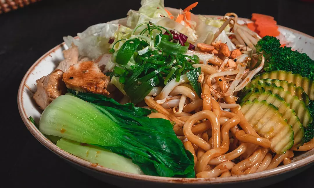 Veganes, vietnamesisches Verkostungsmenü für 2 oder 4 Personen