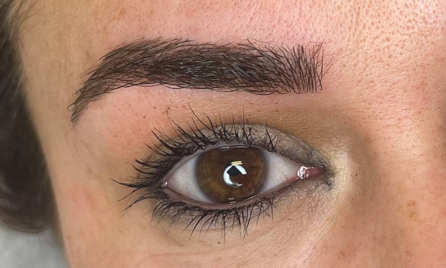 Image 2: Sesión de microblading de cejas o micropigmentación de ojos o labios 