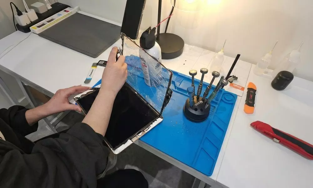 iPhone Battery Replacement, Screen Repair or Replacement and More