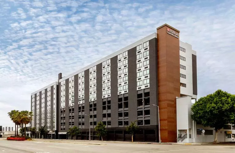Comfortable Budget Hotel Near LAX With Parking Included