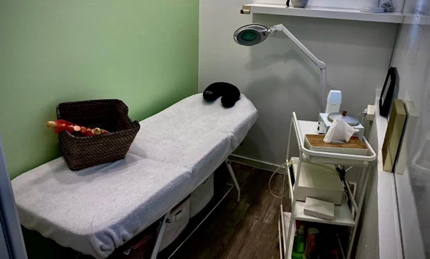 Image 3: Tratamiento facial de 45 minutos con maderoterapia y radiofrecuencia