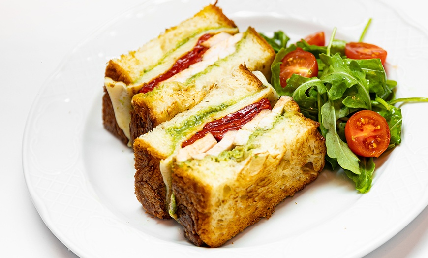 Image 6: Brunch para 2 o 4 con dulces, salados, bebidas y premium con cócteles
