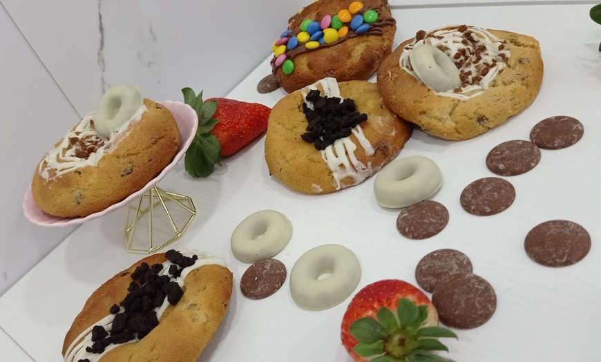 Image 7: Taller de repostería con una copa de vino para 1, 2 o 5 personas