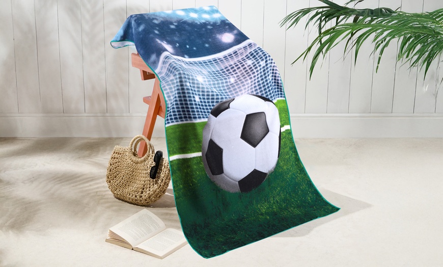 Image 4: Microfibre Quick-Drying Beach Towel