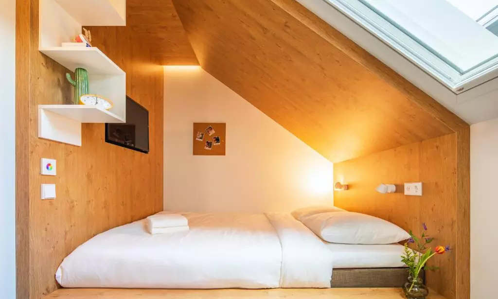 Amsterdam: tweepersoonskamer of pod met ontbijt