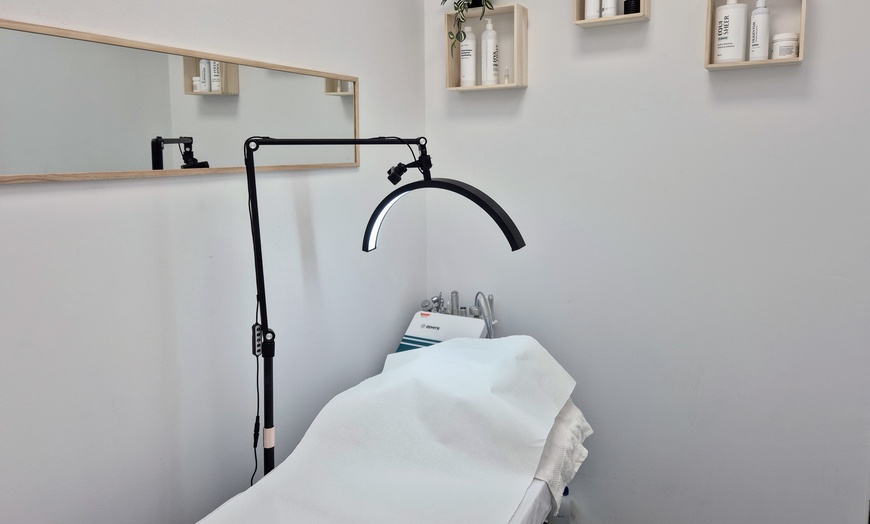 Image 3: Limpieza facial profunda y tratamientos antiedad 