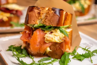 Egg Drop Sandwich (Briochebrot mit Rühreier) für 1, 2 oder 4 Personen