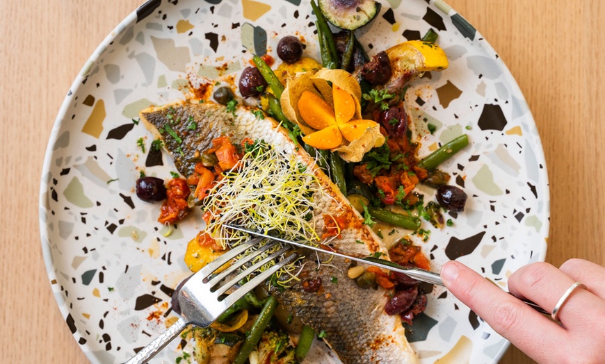 Image 10: Entrées, plats et desserts au restaurant Maison Maulny