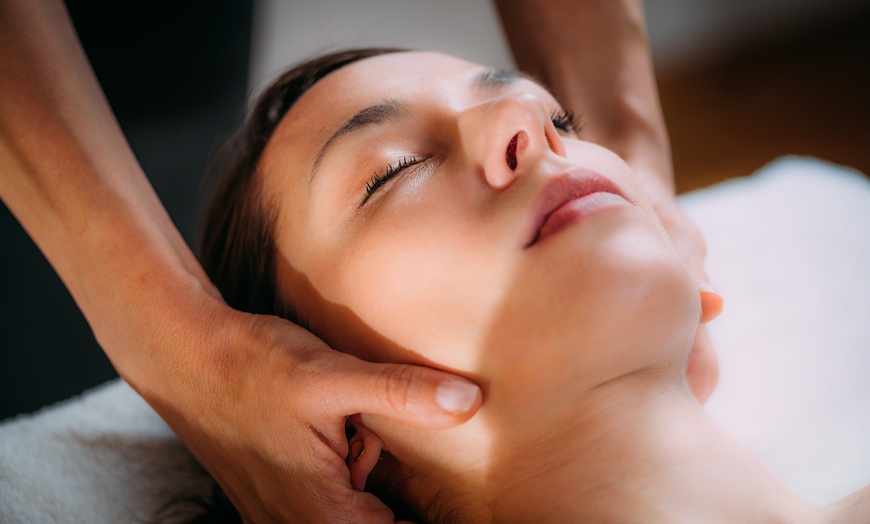 Image 2: Massage du visage Gua Sha avec MTC Wellness Paris 5ème