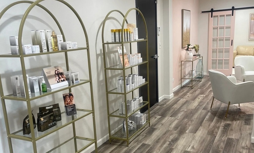 Image 4: 30-Min IPL Sessions (Intensive Pulse Light Therapy) for Face & Neck
