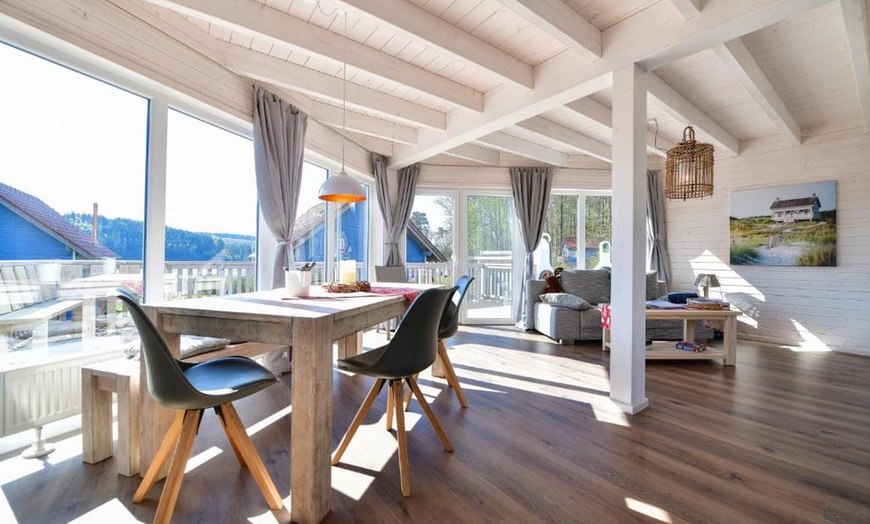 Image 4: Sauerland: 4 Nächte im Ferienhaus + Endreinigung & Panorama-Sauna