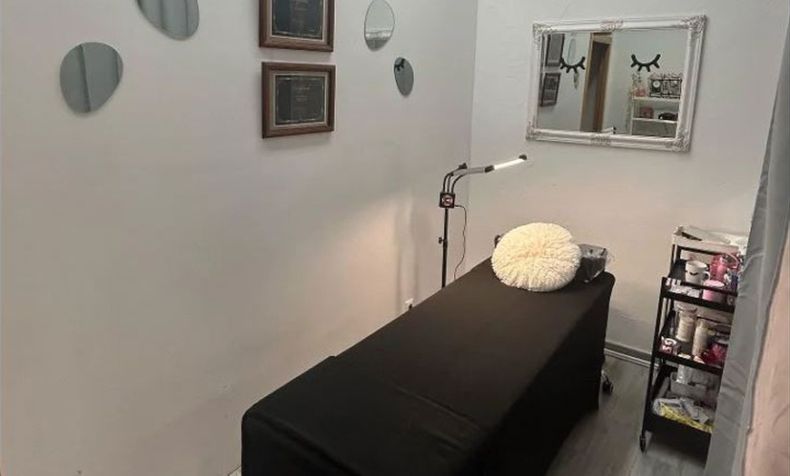 Image 4: Lifting y tinte de pestañas y opción a depilación y laminado de cejas