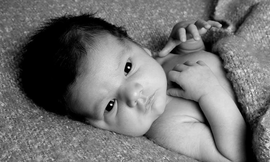 Image 5: Newborn Photoshoot with Prints