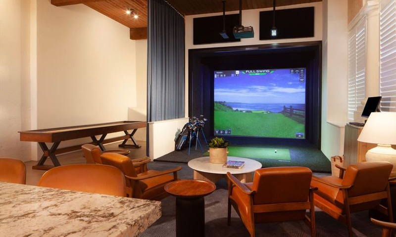 Enjoy an Immersive Golf Simulation Session with Club Rental