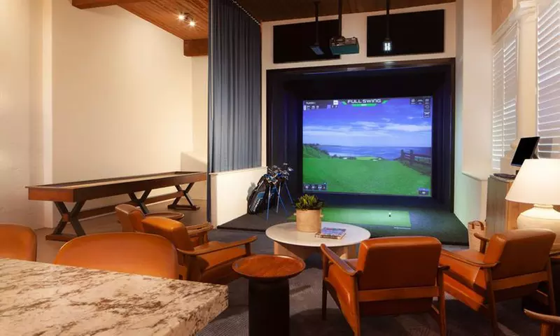 Indoor Golf at The Social Boardroom