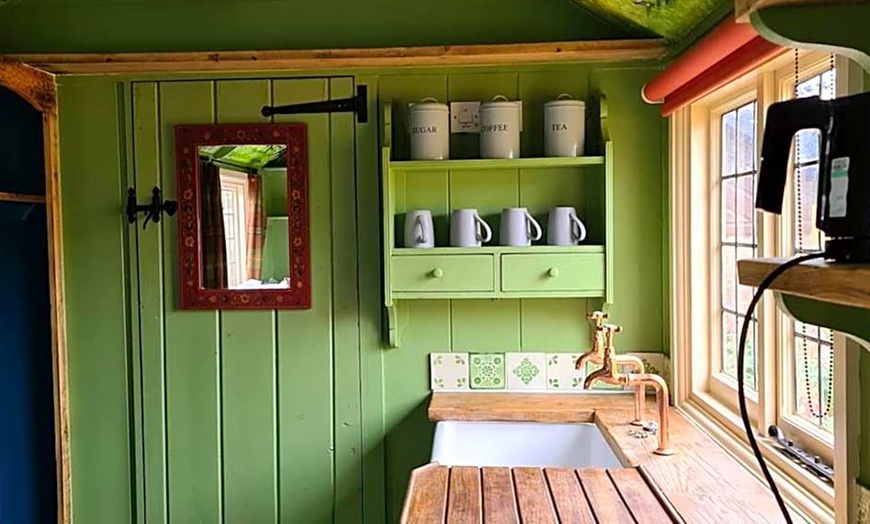 Image 4: Wiltshire Shepherd Hut: 2 Nights with Late Checkout