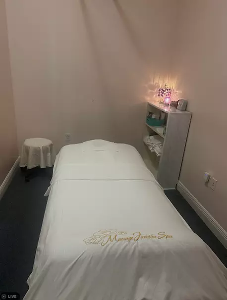 75 Min Swesish or Deep Tissue Massages for 1-2 w/Optional Hot Stones