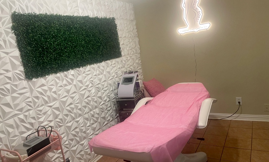 Image 2: Revitalize Your Look with RF Skin Tightening, Ultrasound Cavitation