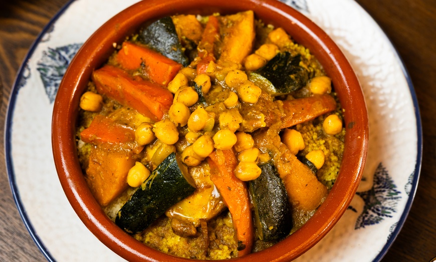 Image 8: Menú fusión con entrante, principal, postre y bebida 