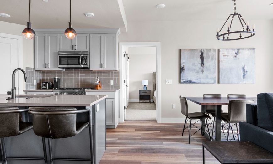 Image 25: Member Pricing: 4* Mountain Resort in Park City with Sweeping Views 
