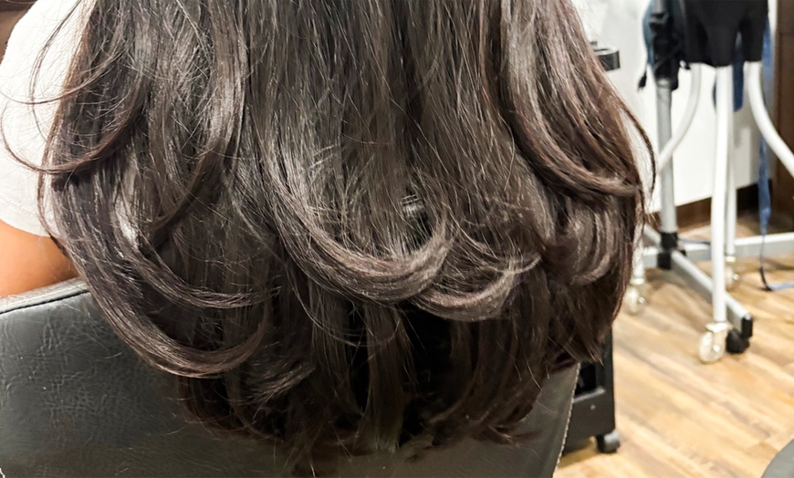 Image 2: Transform Your Tresses: Unleash Gorgeous Hair with a Beauty Package