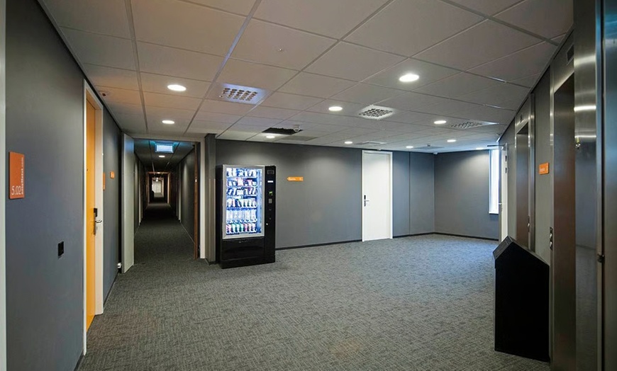 Image 7: Amsterdam: room of your choice incl. late check-out