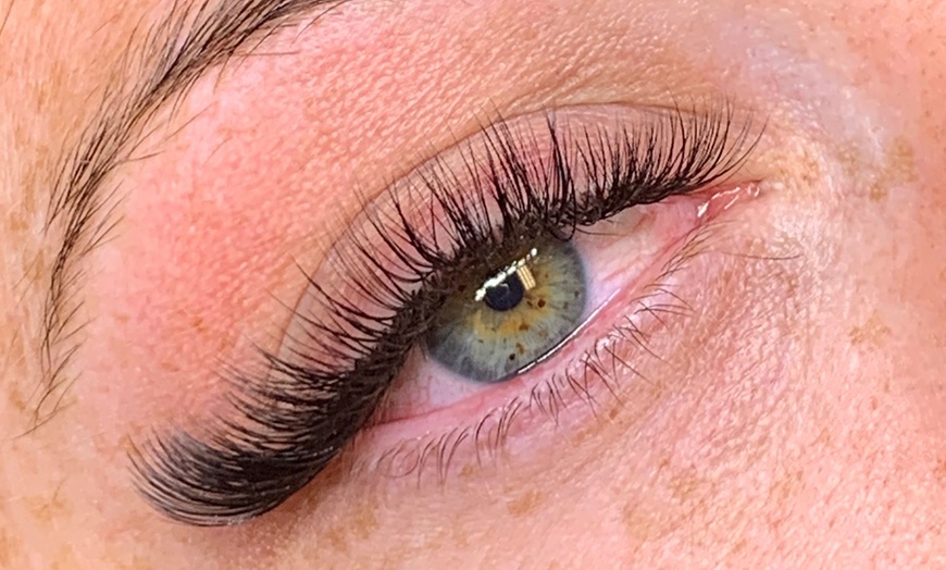 Image 2: Get Classic, Wet, Light Volume or Volume Eyelash Extensions