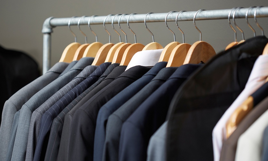 Image 4: Lavado, secado y planchado profesional de trajes y vestidos de fiesta