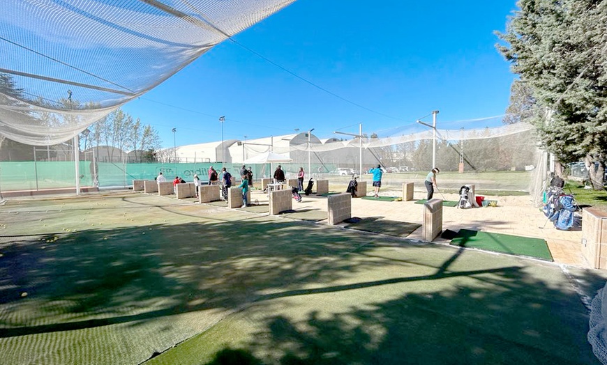 Image 5: Bautizo de golf con una clase de iniciación 